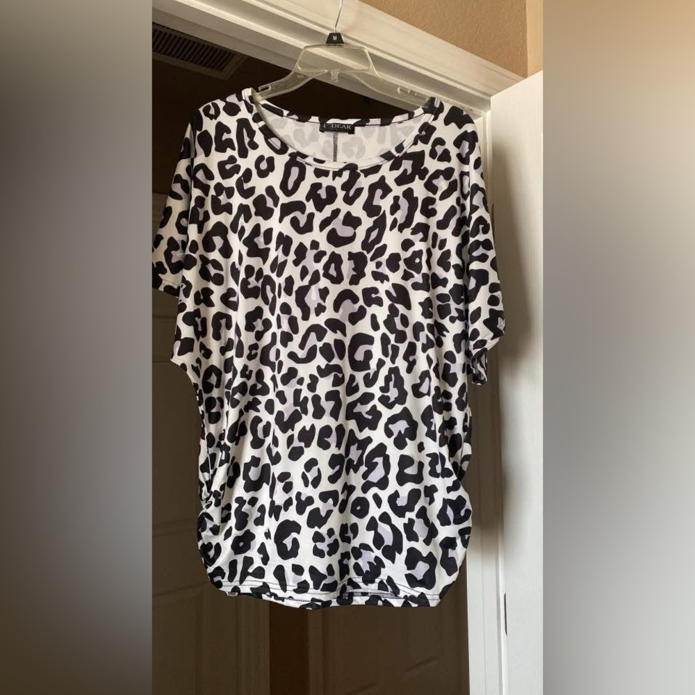 Leopard Print Short Sleeve Top